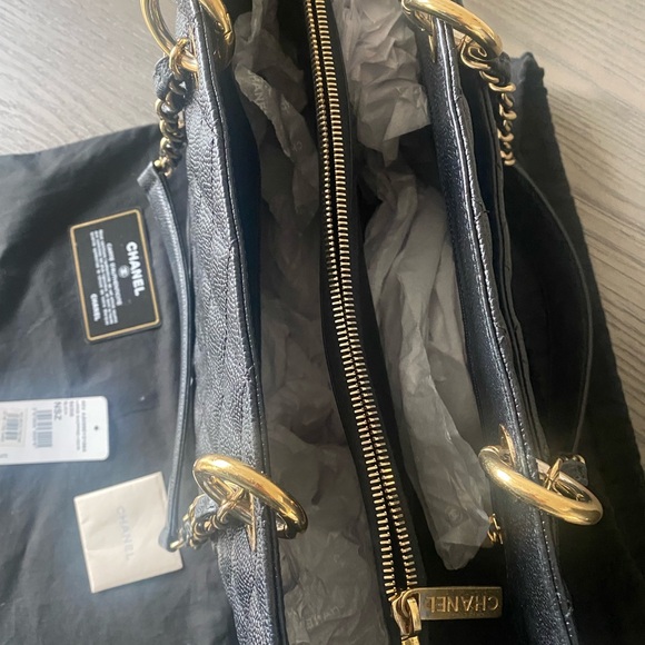 Authentic Chanel Bag. - Picture 7 of 15